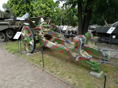 10.5cm leFH 18, 105 mm towed light field howitzer, Artillery
