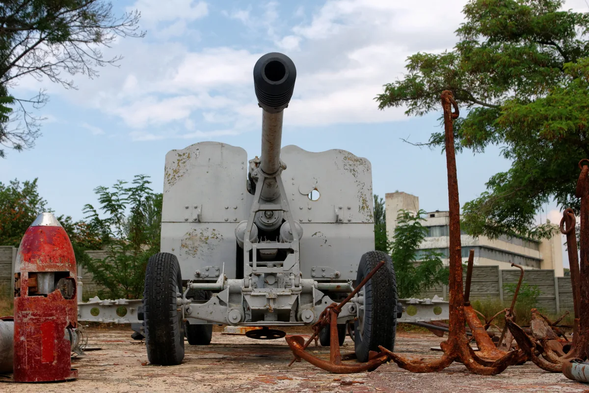 100 mm KSM-65 coastal defense gun, Towed 100 mm coastal-defense gun, Artillery