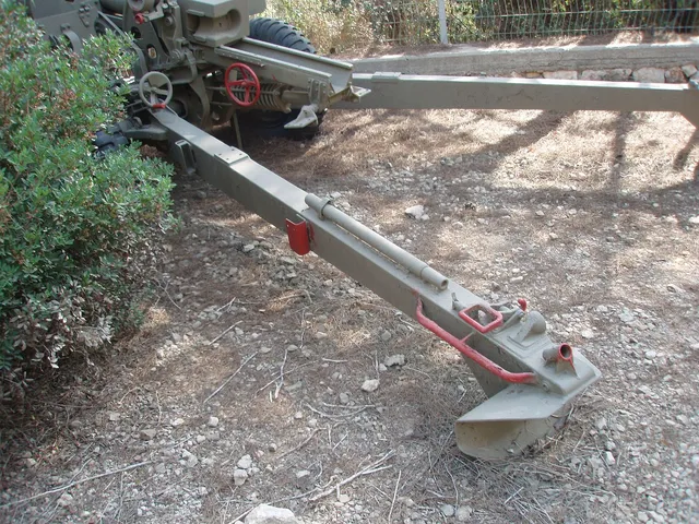 105 mm field guns, 105 mm towed field gun / howitzer class, Artillery - view 3