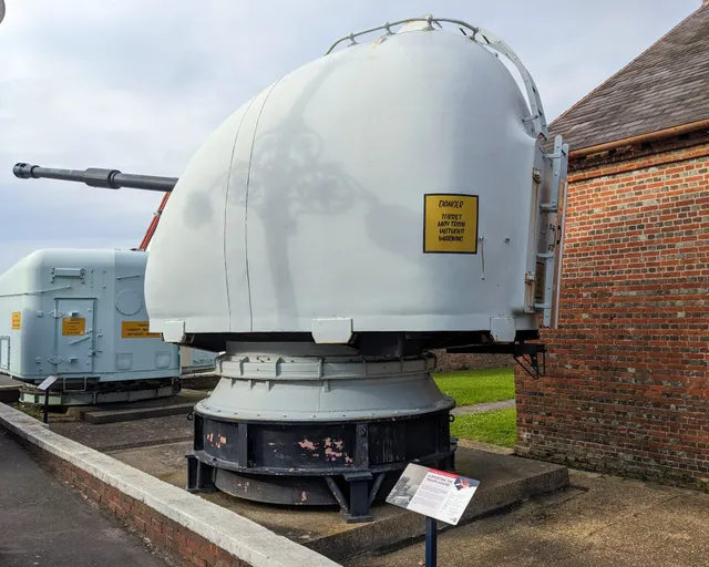 114 mm Vickers Mark 8, Single-barrel dual-purpose naval gun, Naval Systems - view 3