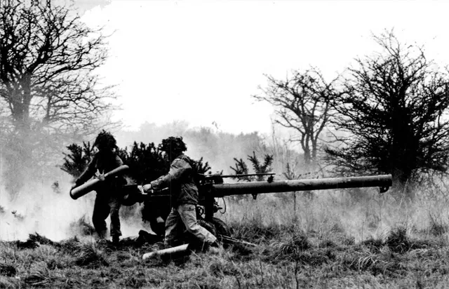 120 mm L2 HESH, 120 mm high-explosive squash-head recoilless-rifle ammunition, Munitions - view 2