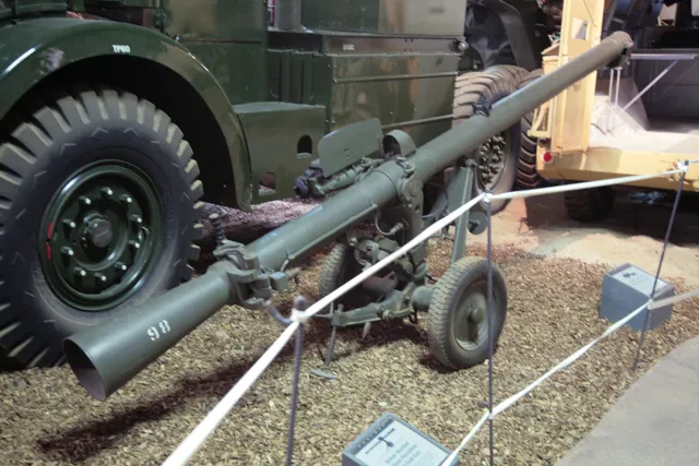 120mm L2 BAT, 120 mm recoilless anti-tank rifle, Infantry Weapons - view 2