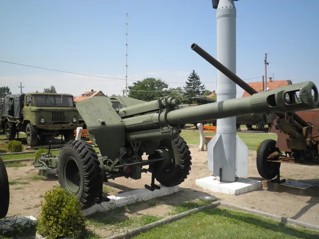 152 mm D-1 gun-howitzer, Towed 152 mm howitzer, Artillery - view 3