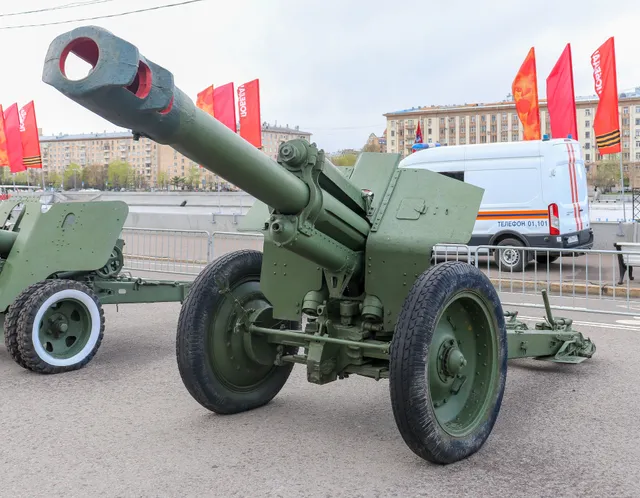 152 mm D-1 gun-howitzer, Towed 152 mm howitzer, Artillery - view 2