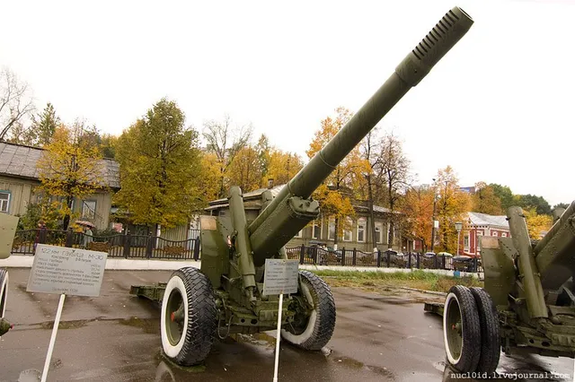 152 mm ML-20, 152 mm towed gun-howitzer, Artillery - view 1
