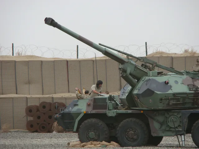 152 mm SpGH DANA, 152 mm wheeled self-propelled gun-howitzer, Artillery - view 3
