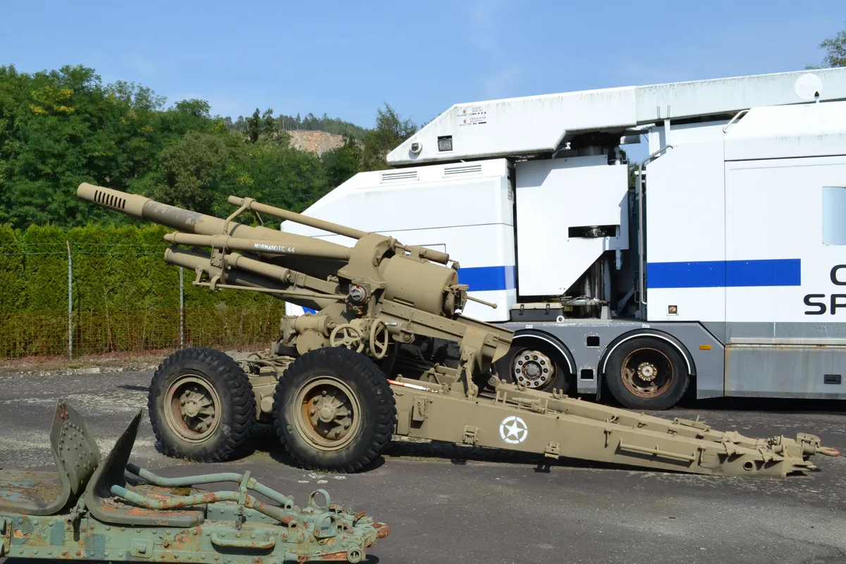 155 mm Modèle 50, 155 mm towed howitzer, Artillery