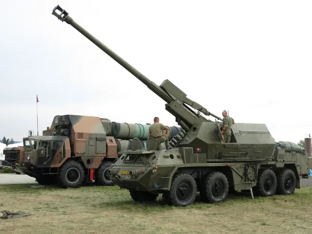 155 mm ShKH ZUZANA vz. 2000, 155 mm/45 wheeled self-propelled gun-howitzer, Artillery - view 3