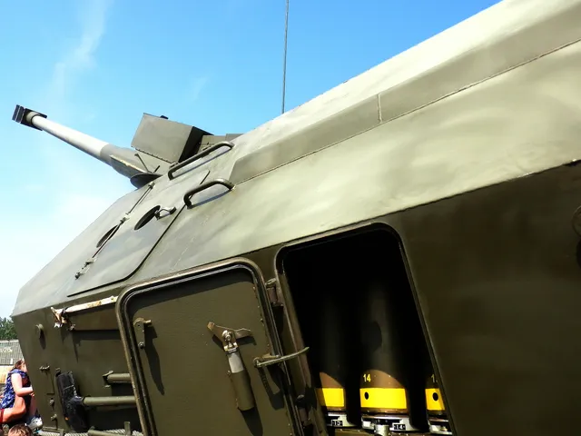155 mm ShKH ZUZANA vz. 2000, 155 mm/45 wheeled self-propelled gun-howitzer, Artillery - view 2