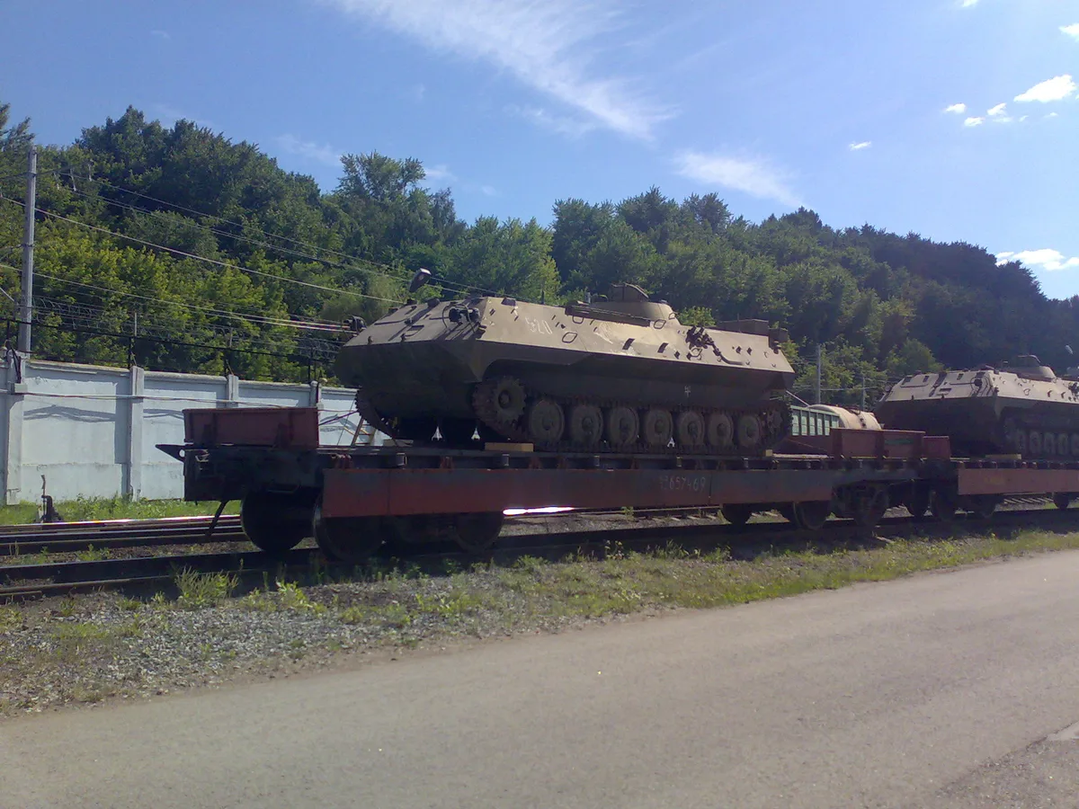 1V14 battery command and forward observer vehicle, Artillery battery command and forward observer vehicle, Support Equipment