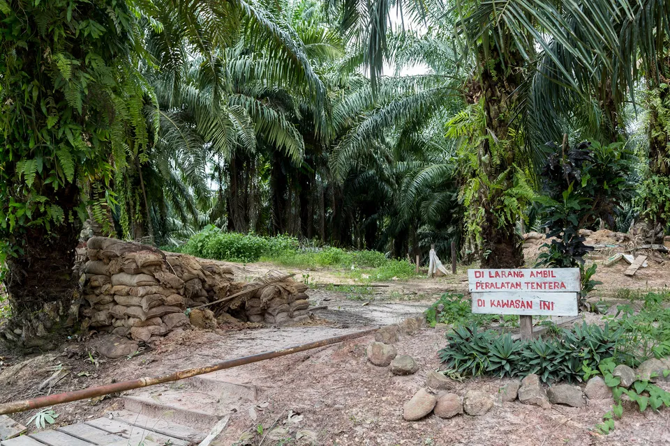 Military control station near Kampung Tanduo in the Felda Sahabat area