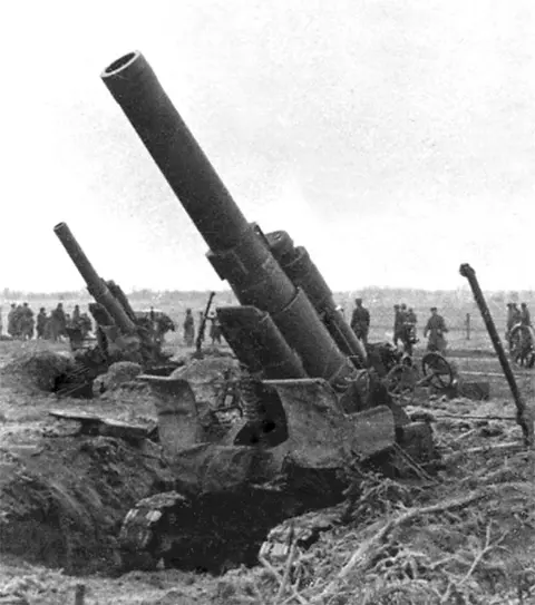 203 mm howitzer M1931 (B-4), 203 mm tracked heavy howitzer, Artillery