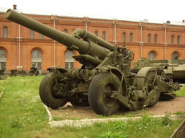 203 mm howitzer M1931 (B-4), 203 mm tracked heavy howitzer, Artillery - view 2