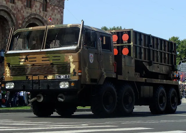 273 mm WM-80 multiple rocket launcher, Wheeled 273 mm multiple rocket launcher, Artillery - view 1