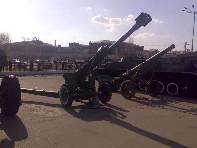 2B16 Nona-K, 120 mm towed gun-mortar, Artillery - view 1
