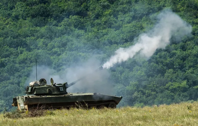 2S1 Gvozdika, 122 mm tracked self-propelled howitzer, Artillery - view 2