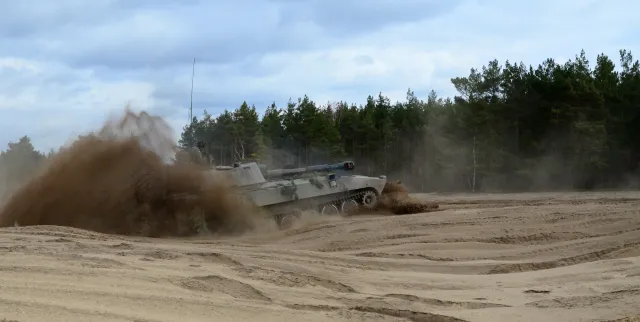 2S1 Gvozdika, 122 mm tracked self-propelled howitzer, Artillery - view 3
