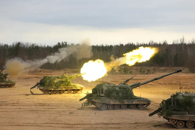 2S19 Msta-S, 152 mm tracked self-propelled howitzer, Artillery - view 4