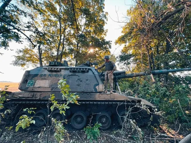 2S19 Msta-S, 152 mm tracked self-propelled howitzer, Artillery - view 3
