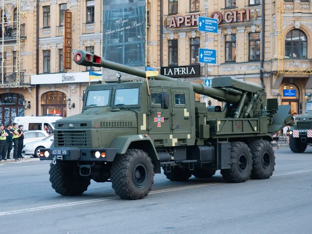 2S22 Bohdana, 155 mm wheeled self-propelled howitzer, Artillery - view 1