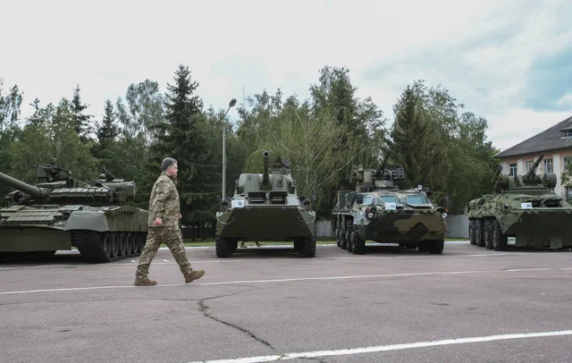 2S23 Nona-SVK, 120 mm wheeled self-propelled gun-mortar, Artillery - view 1