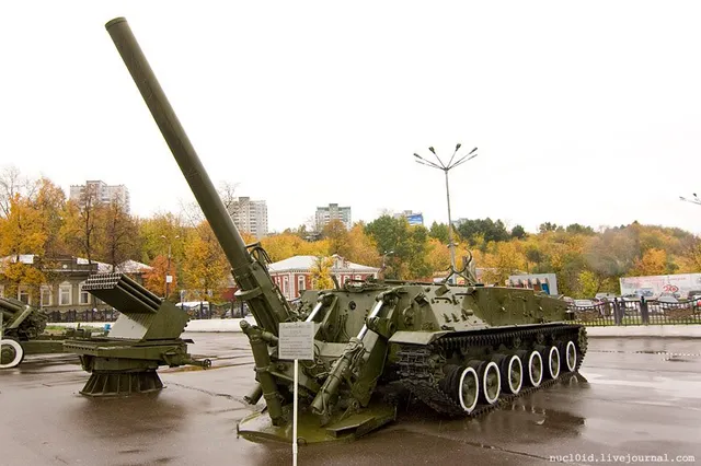 2S4 Tyulpan, 240 mm self-propelled heavy mortar, Artillery - view 2