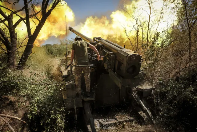 2S5 Giatsint-S, 152 mm tracked self-propelled gun, Artillery - view 2