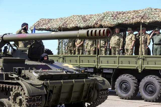 2S5 Giatsint-S, 152 mm tracked self-propelled gun, Artillery - view 1