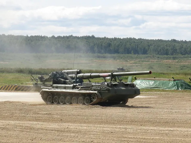 2S7 Pion, 203 mm tracked self-propelled gun, Artillery - view 2