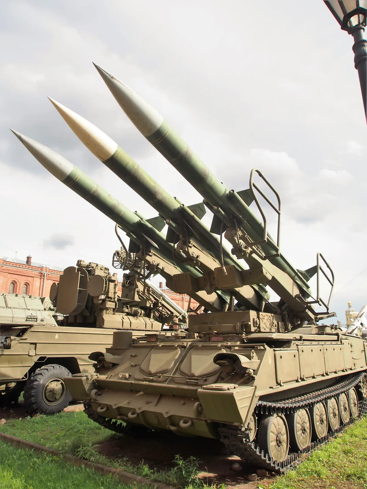 2P25 launch vehicle, Transport and launch vehicle for three 3M9 missiles, Air Defense
