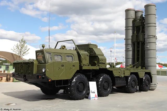 5P85SM TEL, S-300PM-series self-propelled transporter-erector-launcher, Air Defense - view 1