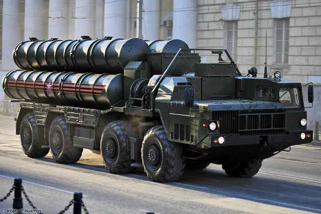 5P85SM2-01 TEL, S-400 self-propelled transporter-erector-launcher, Air Defense - view 2