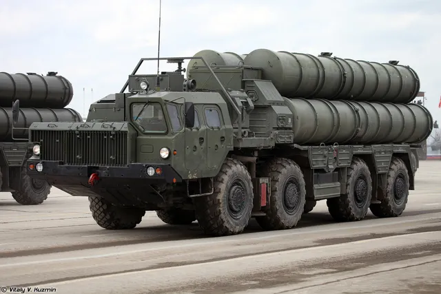 5P85SM2-01 TEL, S-400 self-propelled transporter-erector-launcher, Air Defense - view 1