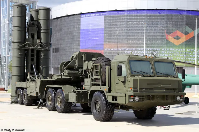 5P85TE2 TEL, S-400 towed transporter-erector-launcher, Air Defense - view 1