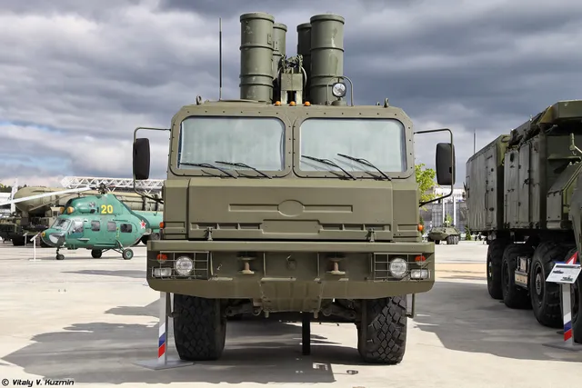 5P85TE2 TEL, S-400 towed transporter-erector-launcher, Air Defense - view 2