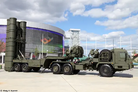 5P85TE2 TEL, S-400 towed transporter-erector-launcher, Air Defense