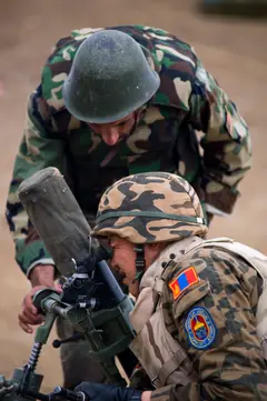 Mortar launcher, 82mm, Portable smoothbore mortar launcher, Artillery