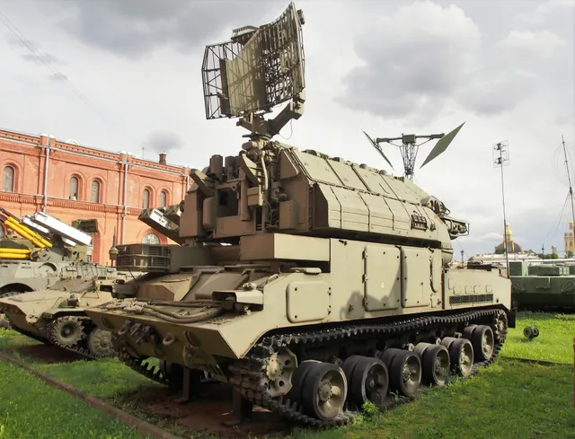 9A330 Tor TLAR, Short-range self-propelled surface-to-air missile system, Air Defense - view 1