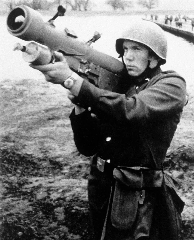 9M32 Strela-2 / SA-7 MANPADS, Man-portable surface-to-air missile system, Air Defense - view 1