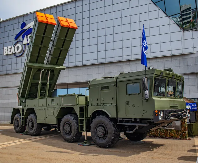 A200/M20 missile launcher, Road-mobile guided rocket and short-range ballistic missile launcher, Artillery - view 1