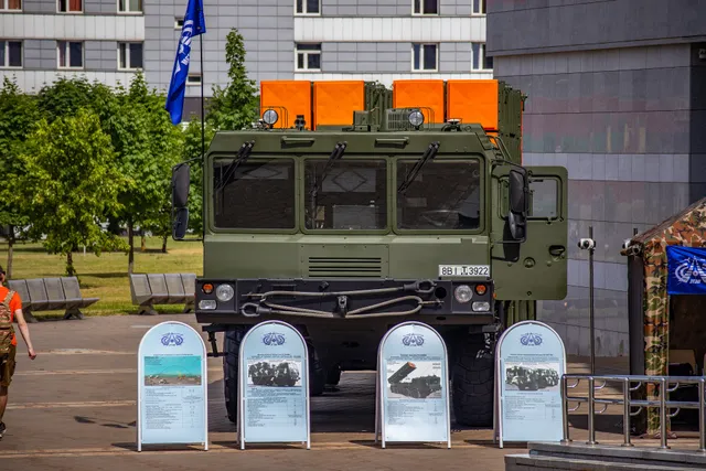 A200/M20 missile launcher, Road-mobile guided rocket and short-range ballistic missile launcher, Artillery - view 3