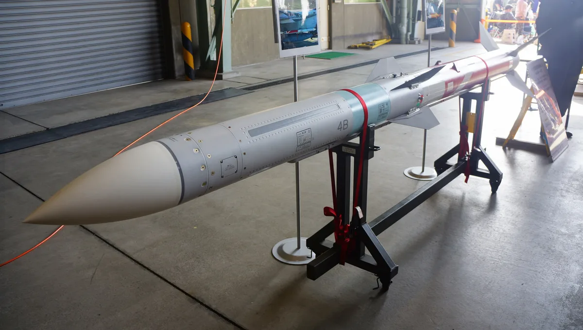 AAM-4B, Medium-range air-to-air missile, Munitions