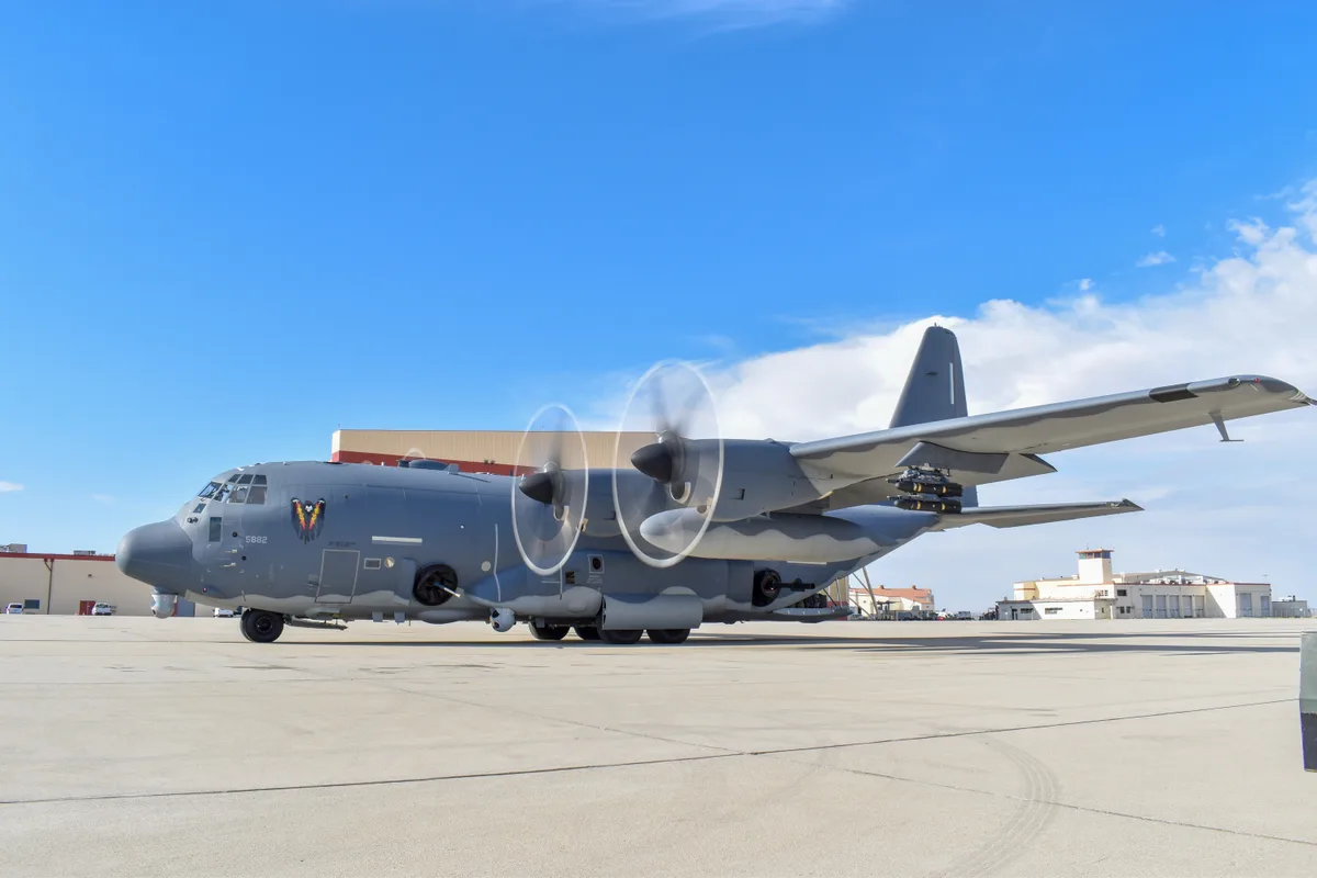 AC-130 gunship, Heavily armed fixed-wing gunship, Aircraft & UAVs