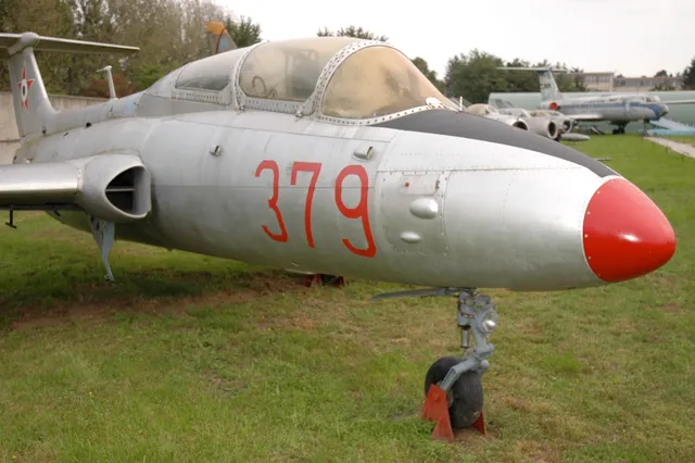 Aero L-29 Delfin, Jet trainer and light attack aircraft, Aircraft & UAVs - view 1