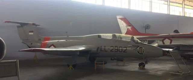 Aero L-29 Delfin, Jet trainer and light attack aircraft, Aircraft & UAVs - view 3