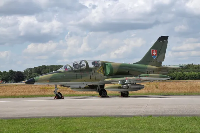 Aero L-39 Albatros, Jet trainer and light attack aircraft, Aircraft & UAVs - view 1