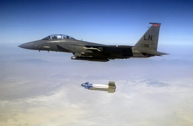 AGM-130, Powered air-to-surface standoff missile, Munitions - view 3