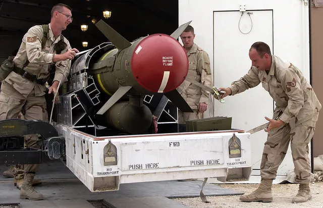 AGM-130, Powered air-to-surface standoff missile, Munitions - view 2