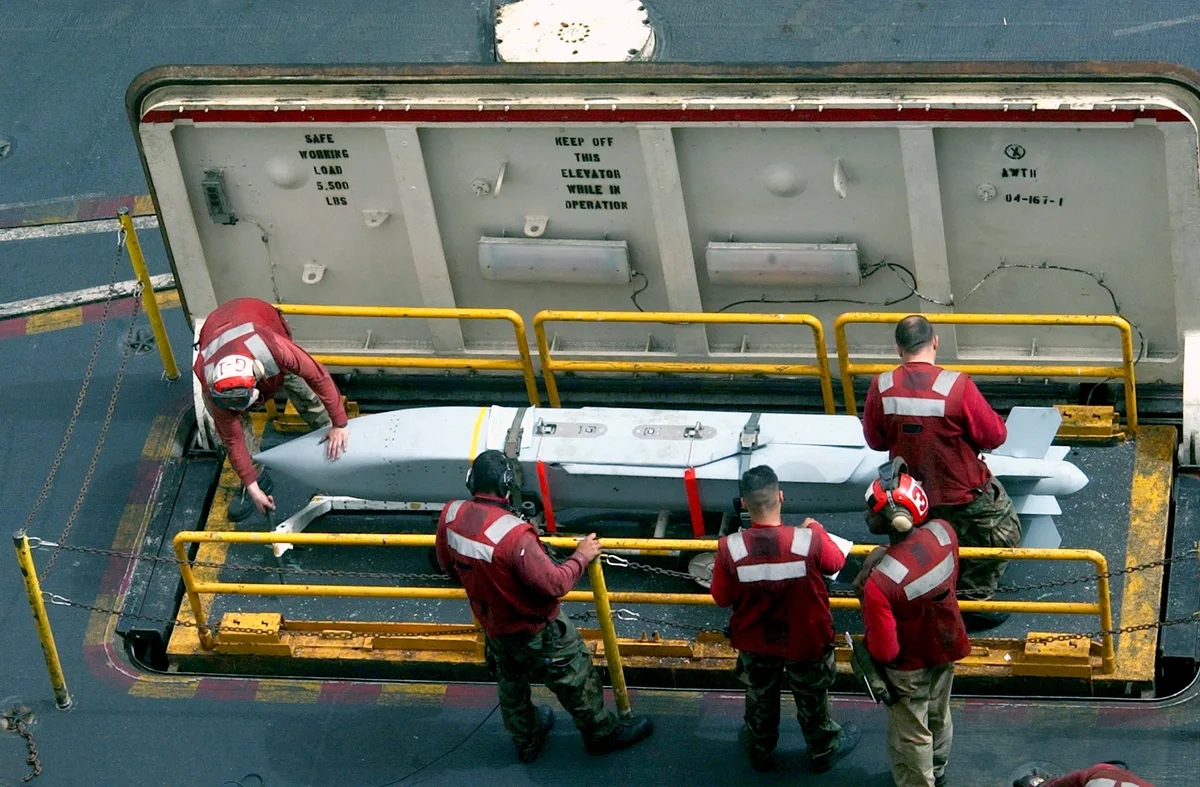 AGM-154 JSOW, Air-launched guided glide bomb, Munitions