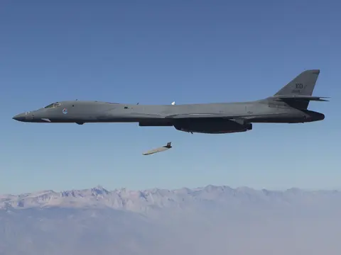 AGM-158C LRASM, Air-launched stealth anti-ship cruise missile, Munitions